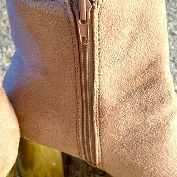 Wide pink suede booties with gold block heels. - Picture 4 of 6